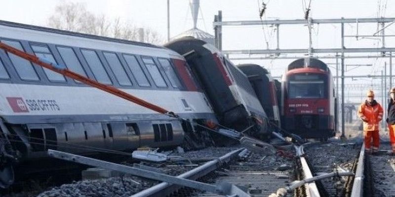 В Швейцарии столкнулись два пассажирских поезда, Мир (происшествия)