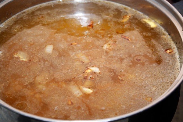 Суп из говядины с тмином